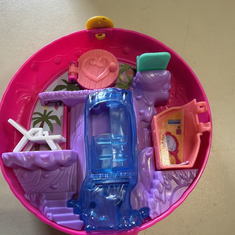 Mattel Polly Pocket Pocket World Pink Flamingo Floatie Compact 2017 Interior Onl